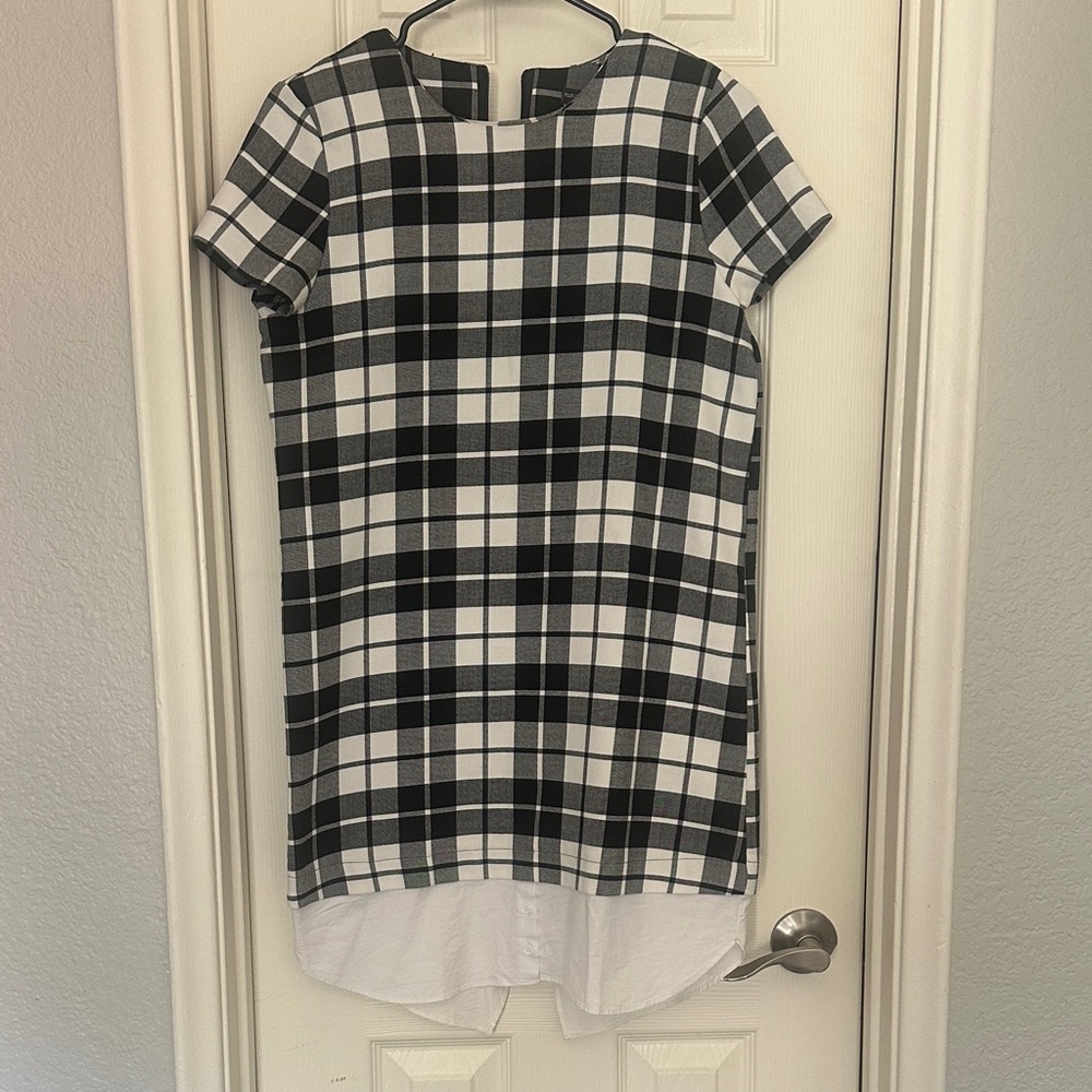 Black & White Plaid Short Sleeve Tunic Dress with Shirttail Hem